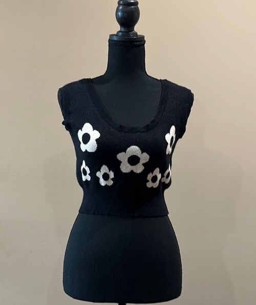Stella Dallas knit Crop Tank Women’s size small black With white flowers