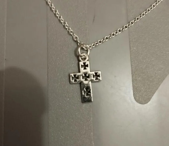 Silver Tone Cross On A silver Plated  Necklace Approx 18 Inches