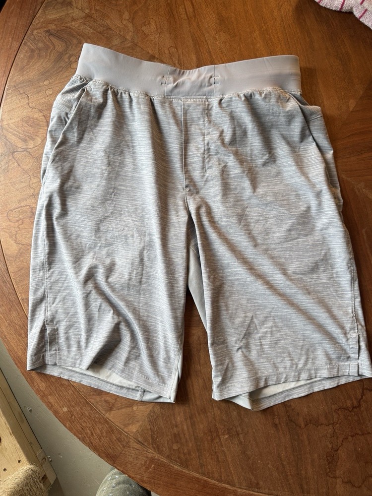 Lululemon Men's Gray Athletic Shorts Size M Drawstring Stretch Polyester Blend