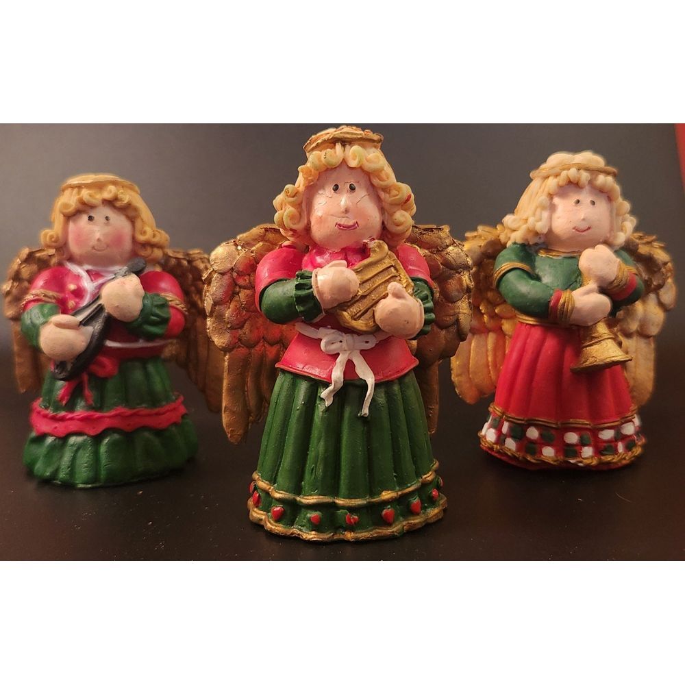 3 Angel Carolers