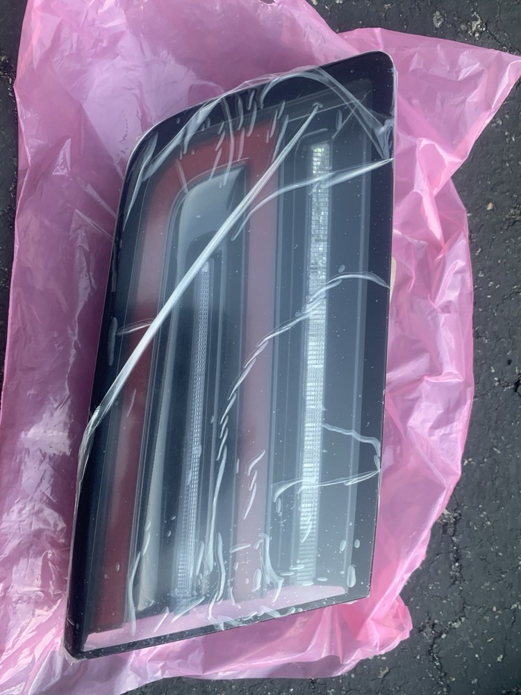 OEM 2021-2024 TESLA MODEL S LEFT LH INNER TAIL LIGHT 1613764-00-C