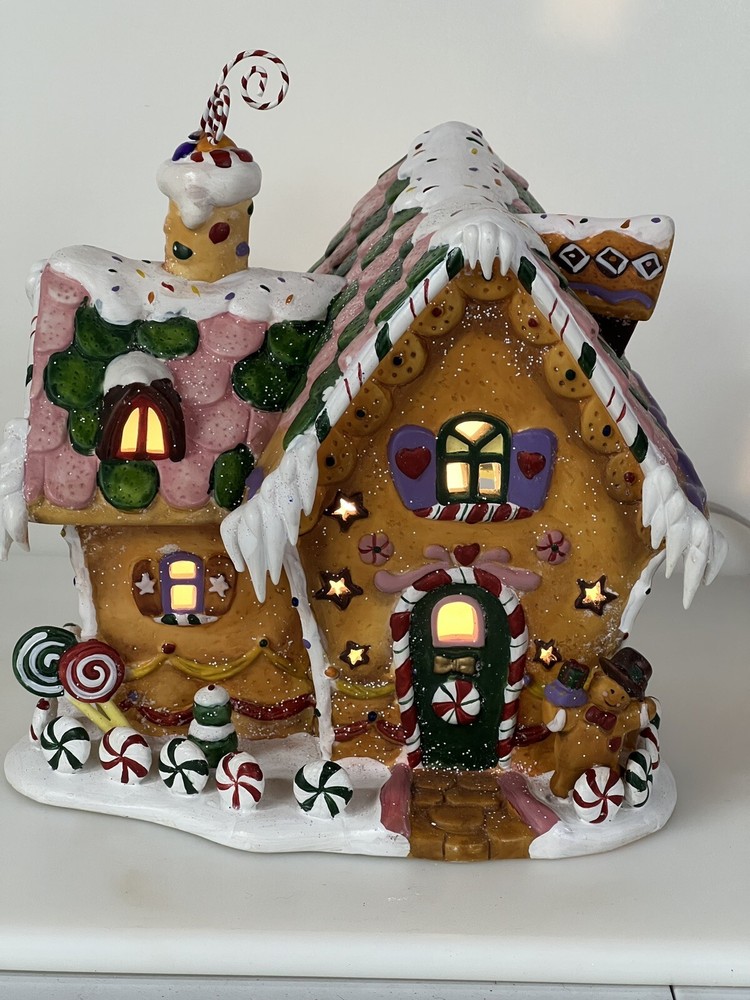 2004 Holiday Time Gingerbread House Village Collectible RARE Light-Up Display