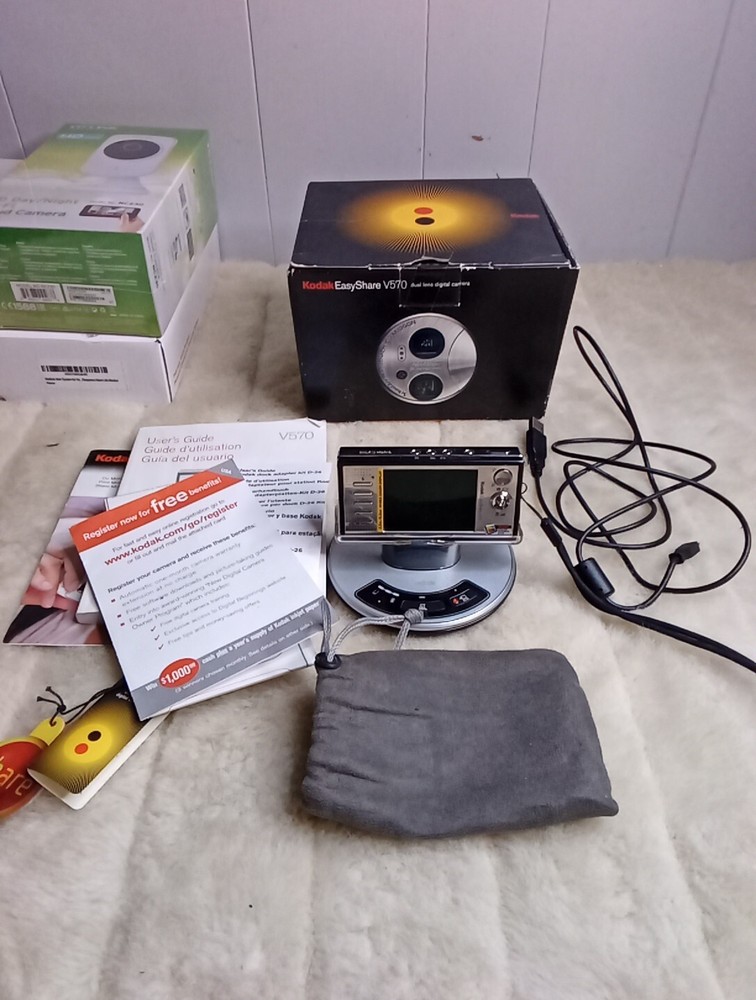 Kodak Easy Share V570 Dual Lens Digital Camera W/ Charging Base In Box READ PLZ