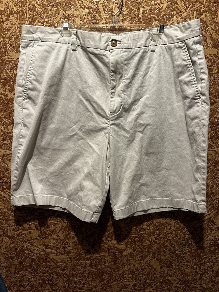Vineyard Vines Men’s Khaki Chino shorts size 40