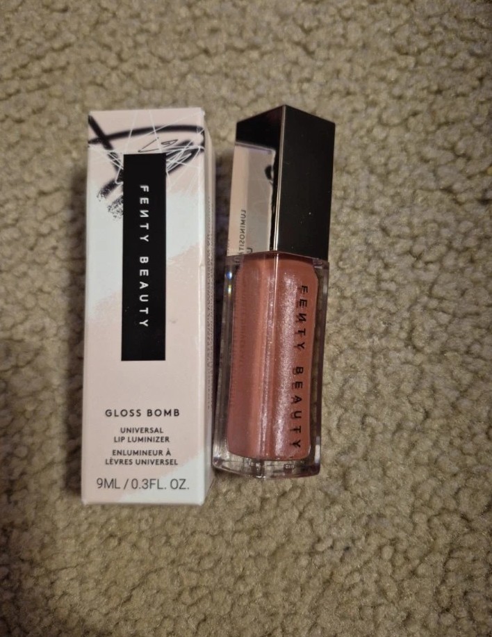 FENTY BEAUTY Gloss Bomb Universal Lip Luminizer in FU$$Y Shine