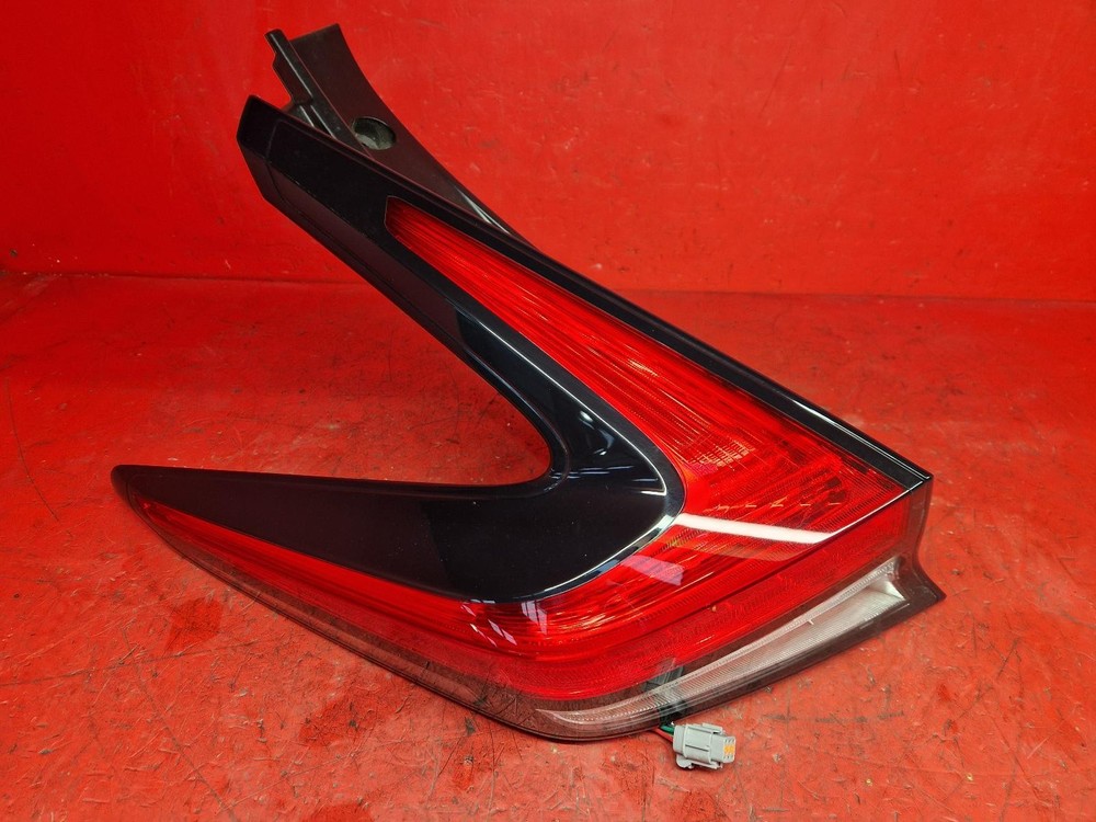 NISSAN LEAF TAIL LIGHT PASSENGER SIDE NEARSIDE LH 2022 5 DOOR HATCH