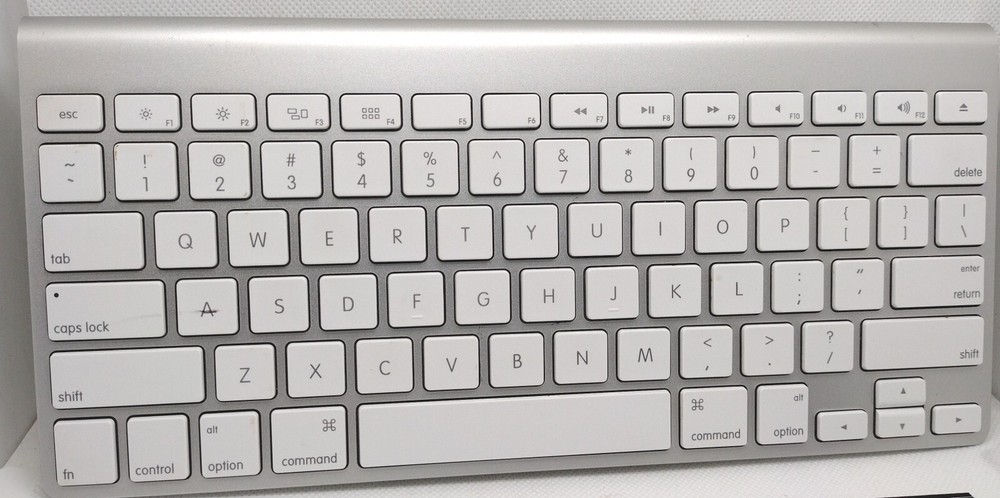 GENUINE Apple A1314 Wireless Bluetooth Keyboard Computer White/Gray iPad Slim