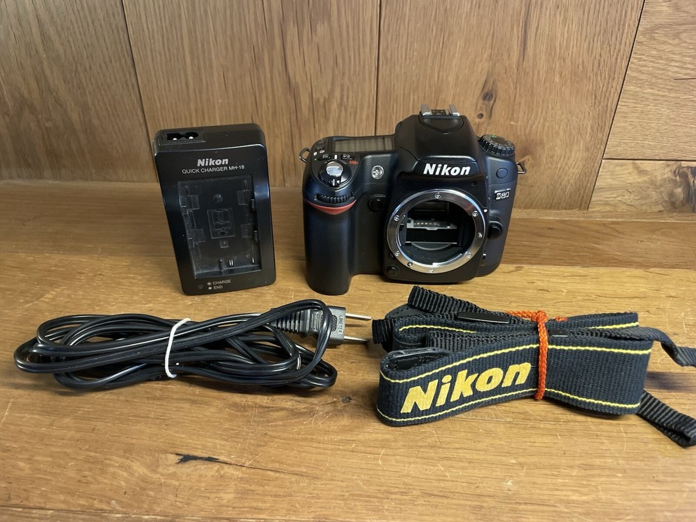 *Near Mint ++ w/ MH-18* Nikon D80 Digital SLR Camera Body From Japan