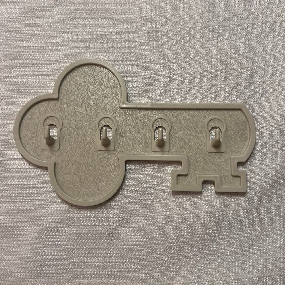 Vintage Tupperware Key Holder Wall Rack #1453 in Beige
