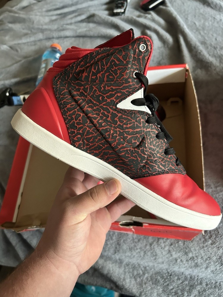 Nike Kobe 9 NSW Lifestyle Size 12 OG Retro Mamba Bean Rare Sneakers