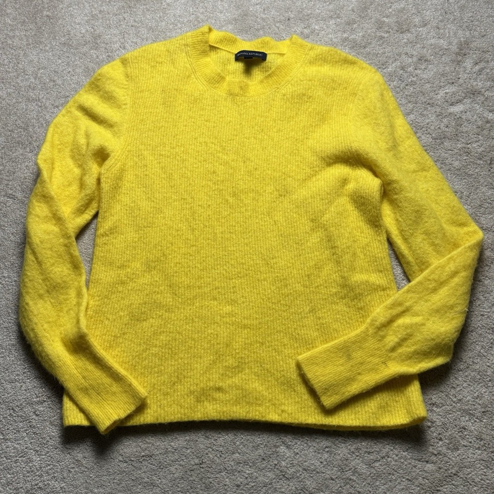 Banana Republic Women’s Medium Yellow Wool Blend Crew Neck Sweater