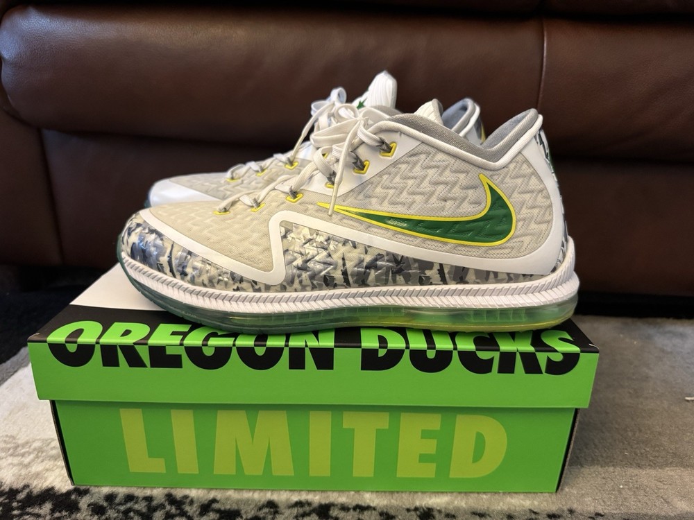 Nike Field General 2 Oregon Ducks rare release - Size 11.5