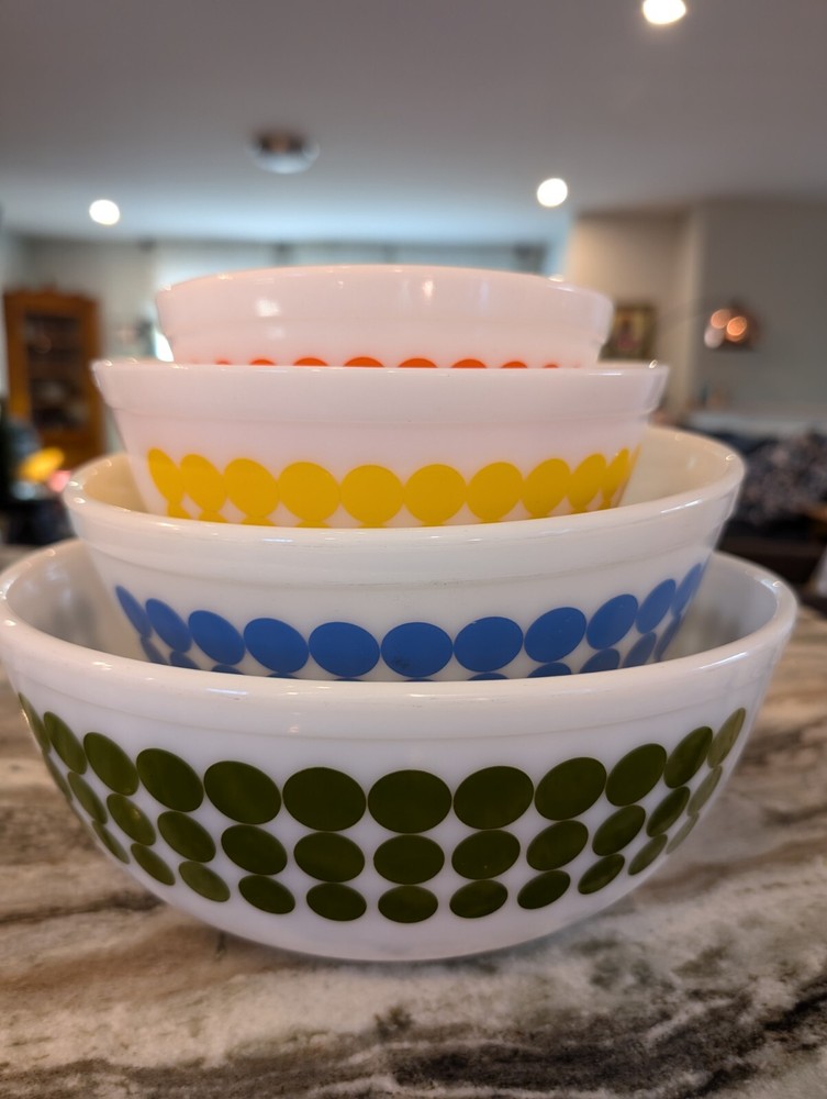 Vintage Pyrex Polka Dot Mixing Bowl Set 401, 402, 403, 404 - Complete Set!