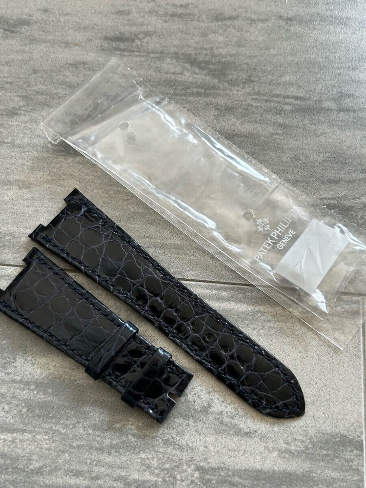 Patek Philippe Navy Shiny Leather Strap for Men Ref J1176081578 Pre-Owned