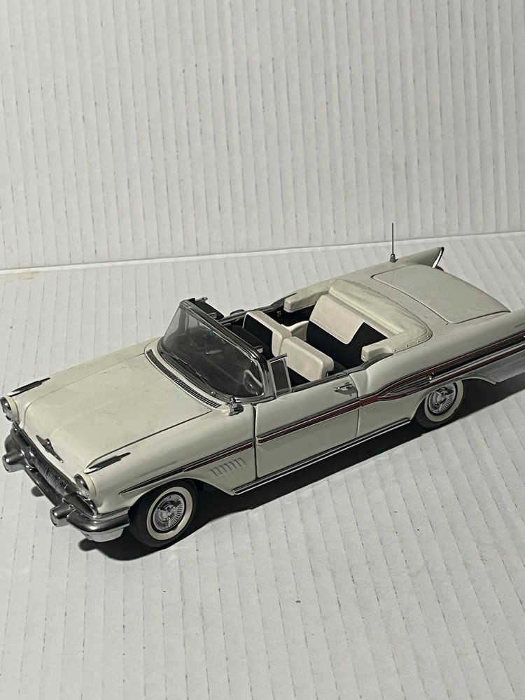 1957 Pontiac Bonneville Convertible 1/24 Scale Diecast By Franklin Mint ,  White
