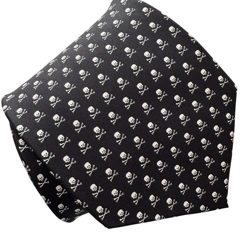 Oliver Fitz 100% Silk Handmade Black White Skull Crossbones Print Tie 4 Inch Width  