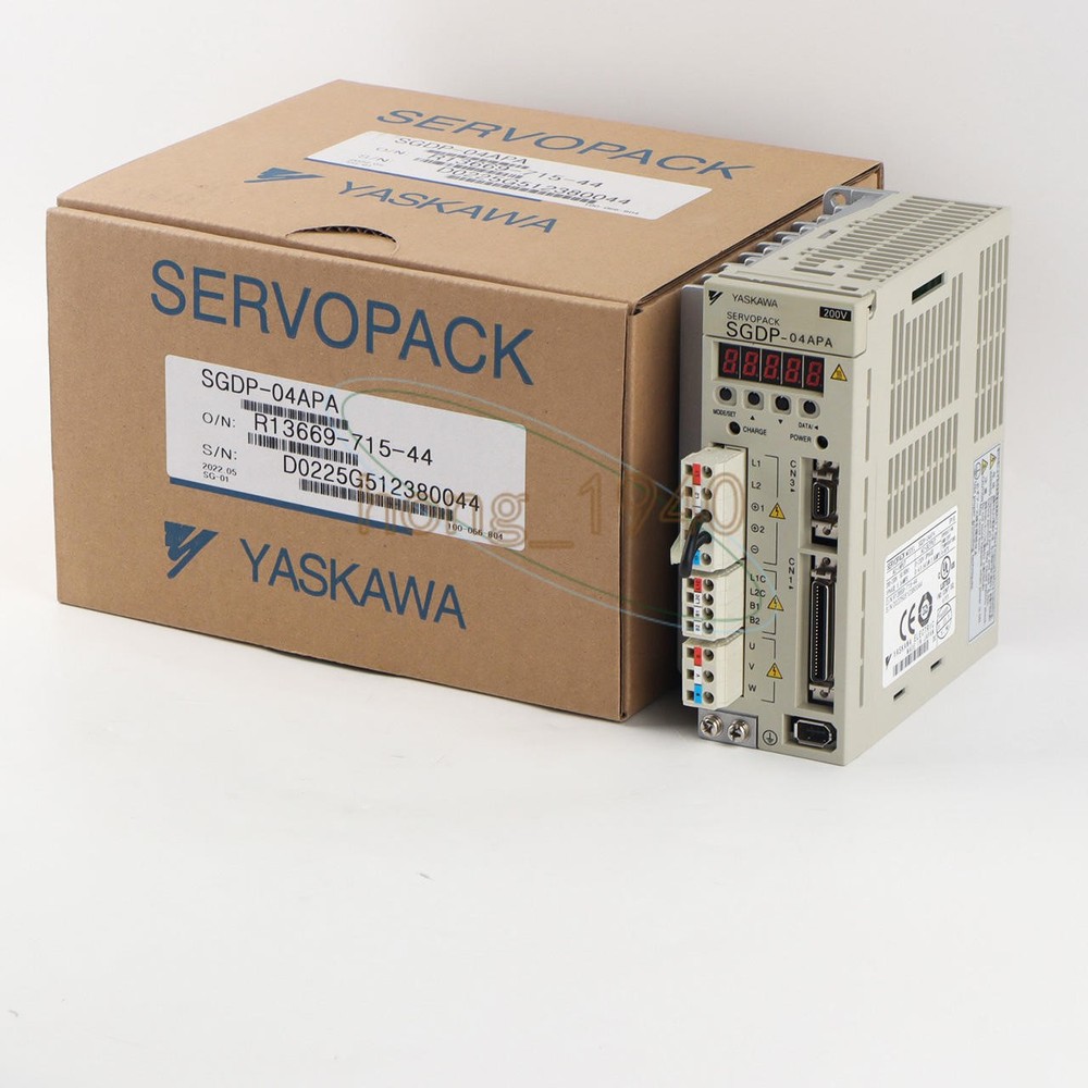 1PCS NEW IN BOX YASKAWA SGDP-04APA Servo Drive