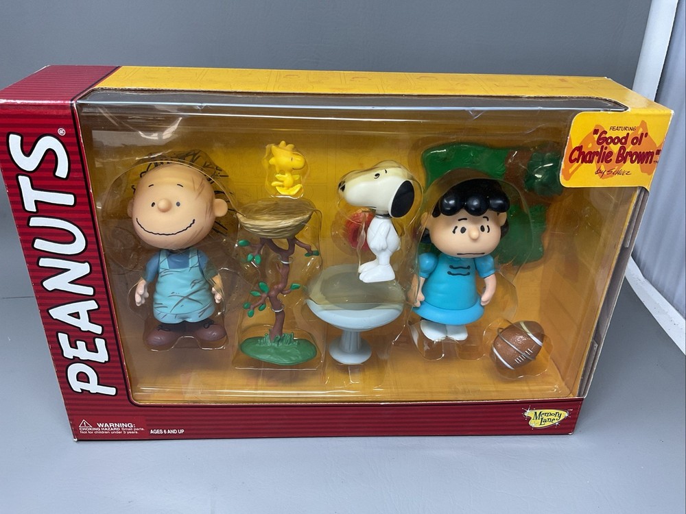 Good Ol Charlie Brown Memory Lane Figure Collection 2002 New in Box