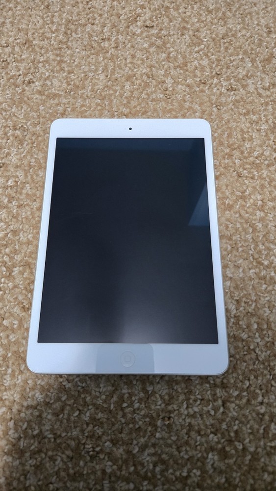 Apple iPad mini 1st Generation. 16GB, Wi-Fi, 7.9 in - White & Silver