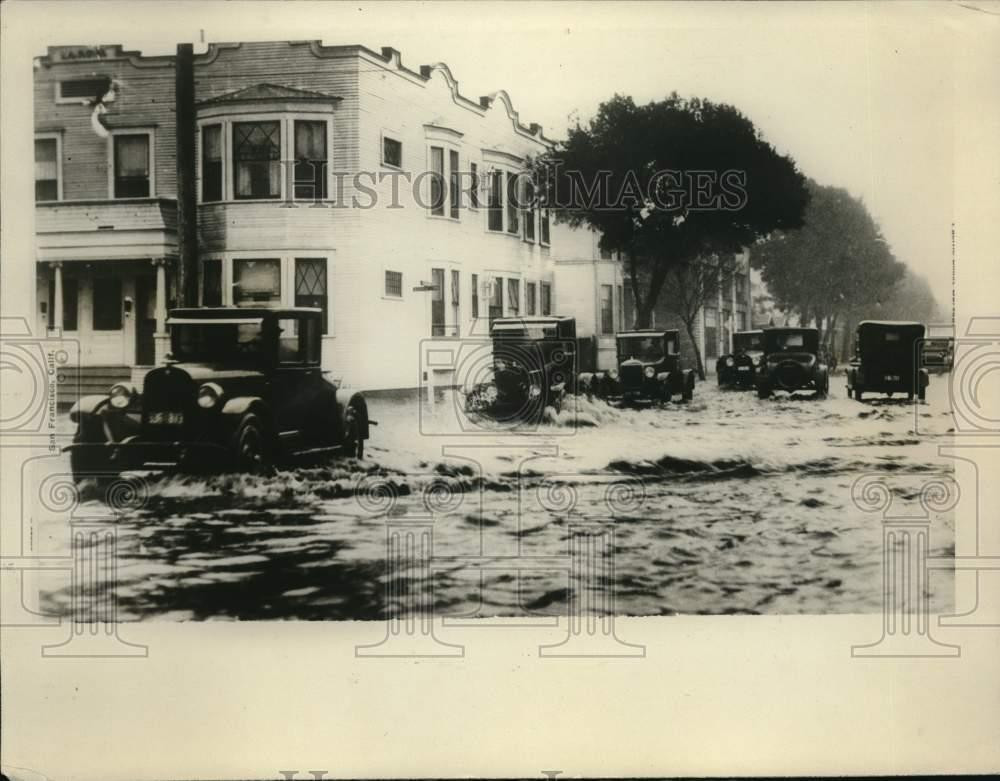 1926 Press Photo Automobiles move through a flooded town in southern California