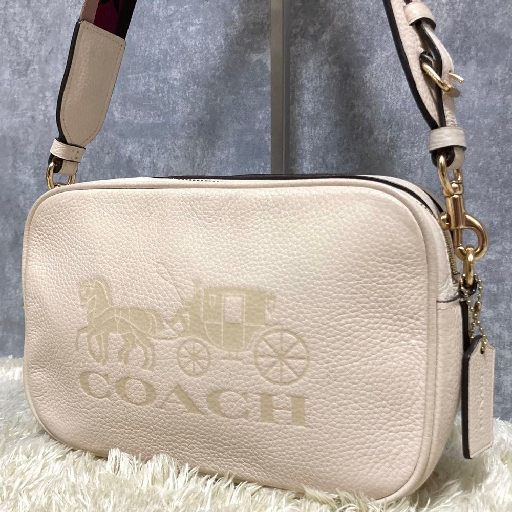 COACH Jess Leather Shoulder Bag in White Excellent Condition with Horse Logo