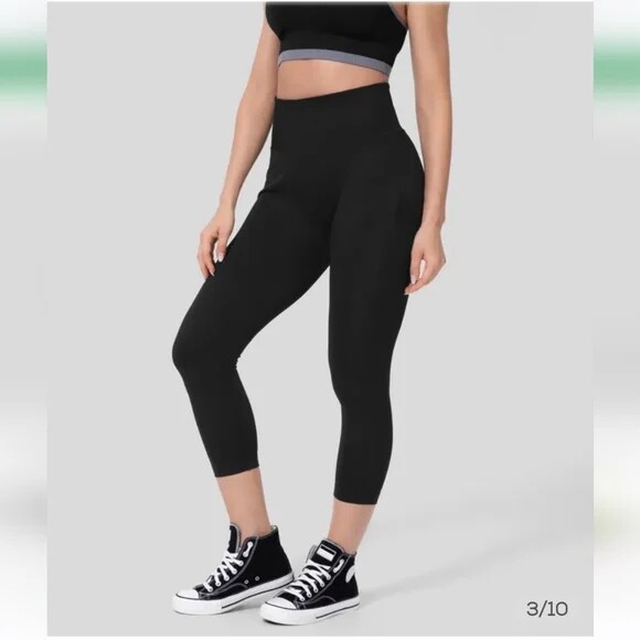 Halara Seamless High Waist Butt Lifting Leggings for Women Black Size M New With Tags