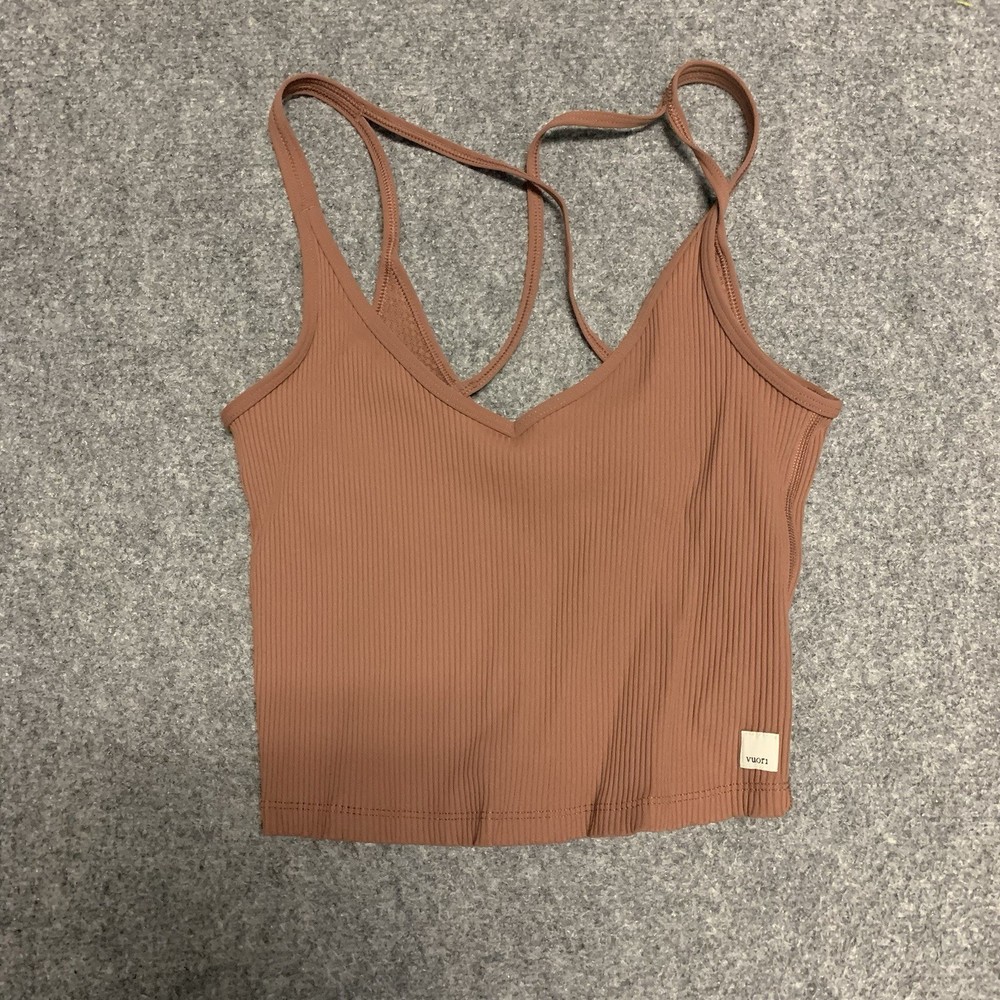 Vuori Ribbed Cropped Athletic Tank Top with Shelf Bra in Small