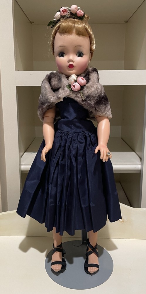 Vintage 1950s Madame Alexander Cissy Doll in Near Mint, Accessories