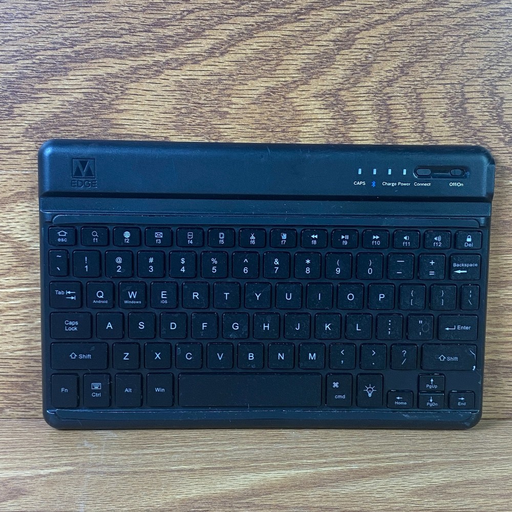 M-EDGE Bluetooth QWEERTY Standard rechargeable keyboard for apple ipad, iphone