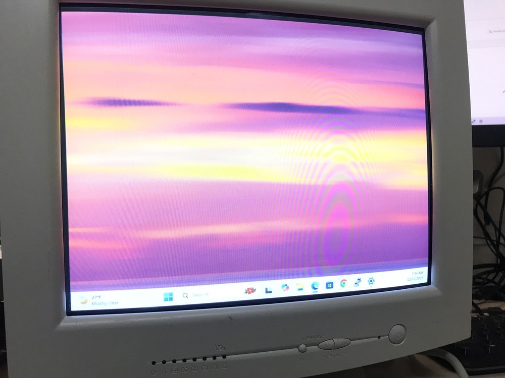 Vintage/Retro Envision EN-710e Color VGA Computer CRT Monitor 1024x768 *WORKING*