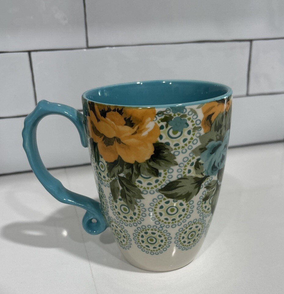 Pioneer Woman Rose Shadow Jumbo 24 Oz Latte Mug in Turquoise with Yellow Roses