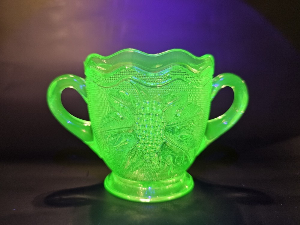 VTG Westmoreland UV Glow Green Depression Glass Sugar Bowl with Grapes & Leaves Design