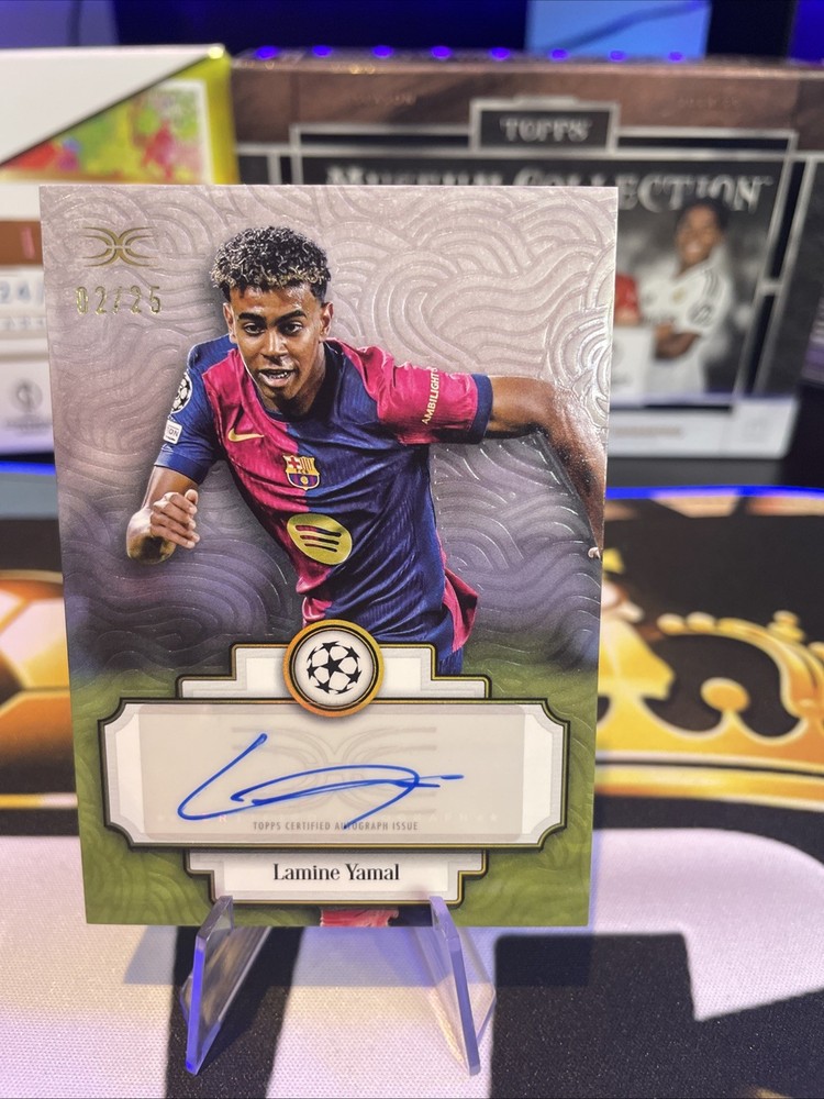 2024/25 Topps Definitive Collection Lamine Yamal Auto /25 Barcelona Spain