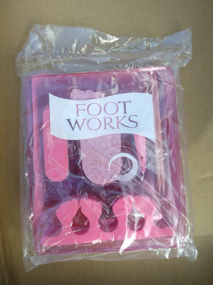 AVON FOOT WORKS 5-Piece Manicure Pedicure Set New Sealed Kit