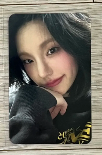 ITZY Yeji Air Photocard Last Broadcast Photo card Black Ver 2