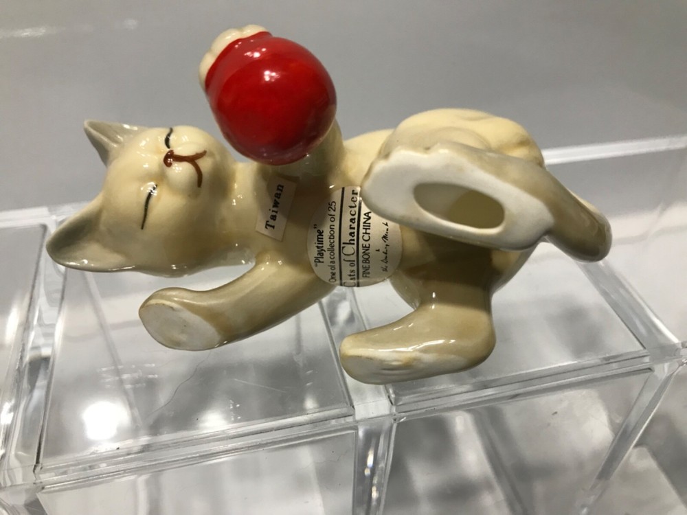 Danbury Mint 1985 Cats Of Character Bone China Playtime Cat #25