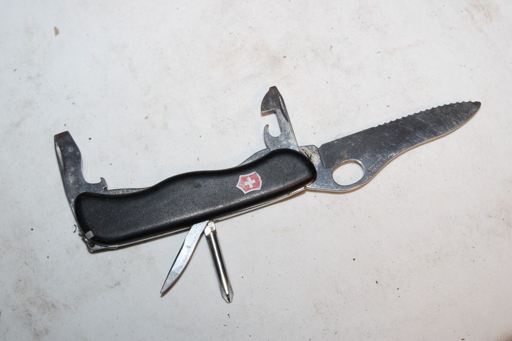 Victorinox Switzerland First Aid Survival Knife 7pc Folding Knife