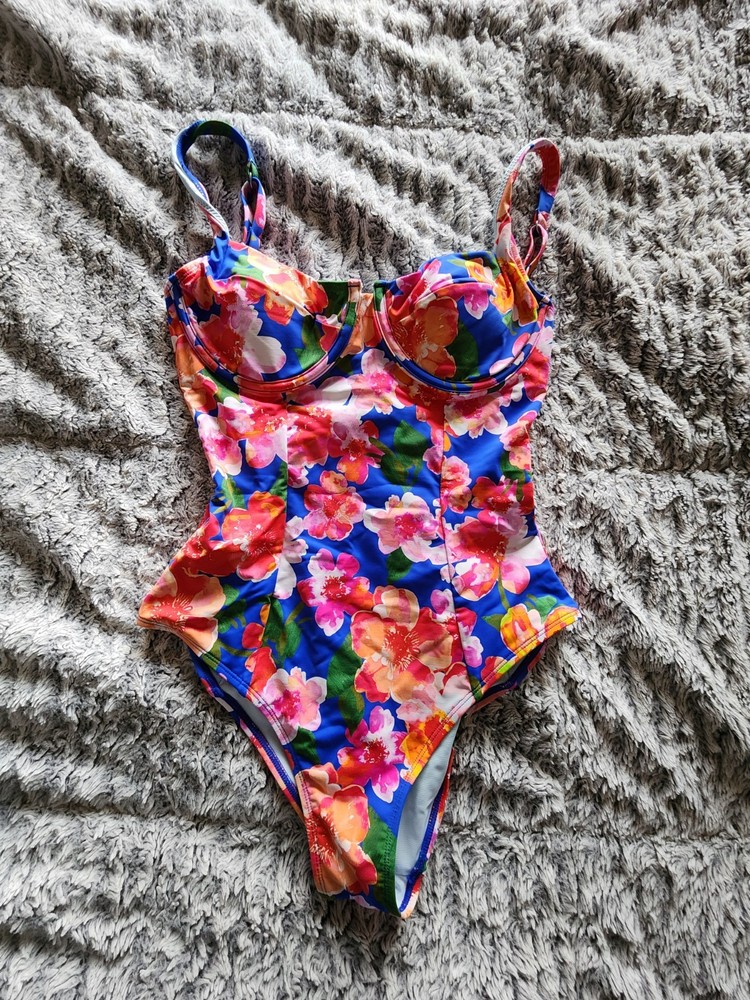 Nwt Cupshe Slim & Sculpt Floral One Piece Swimsuit Women's Size M Vacation