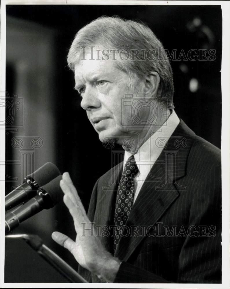 1979 Press Photo President carter speaks to press in Washington - sra24027