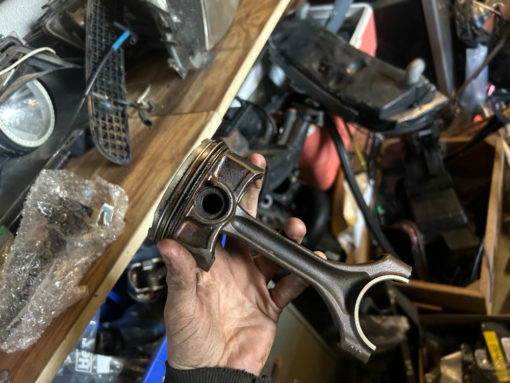 BMW M54B25 High-Performance Connecting Rods and Pistons Set