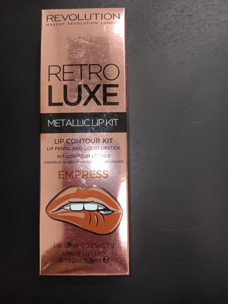 New Revolution Retro Luxe Matte Lip Contour Kit Shade Grandee