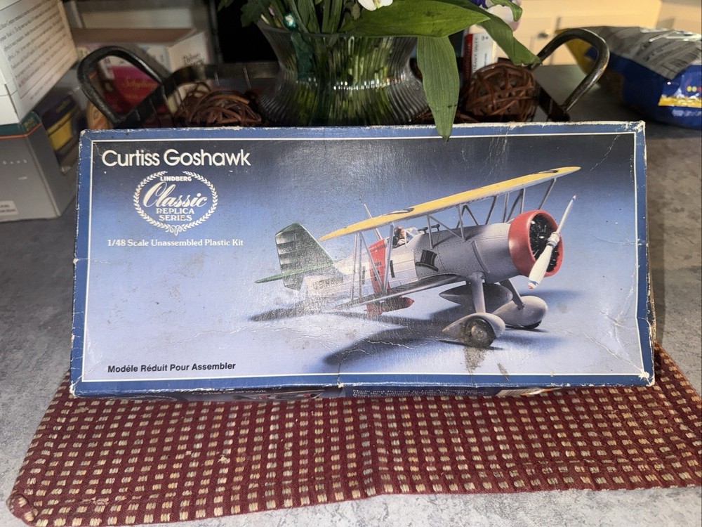 CURTISS GOSHAWK 1:48 Scale LINDBERG Classic Vintage Model Kit Unbuilt