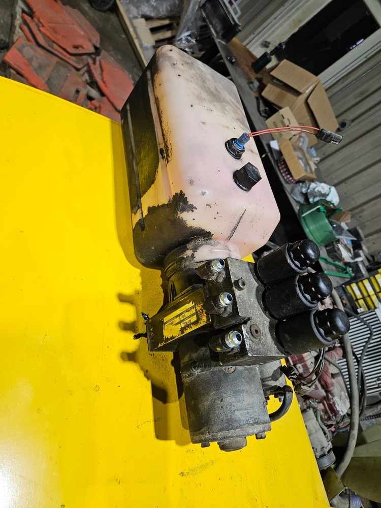 used hydrolic pump and tank for leveling jacks on 08 holiday rambler rv