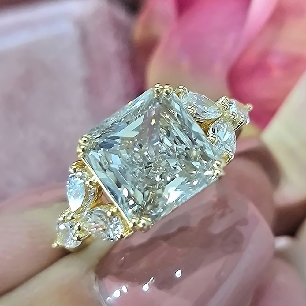 Princess Cut Diamond Ring 18K Yellow Gold  3.40 Carat IGI Lab Created E F  VVS2