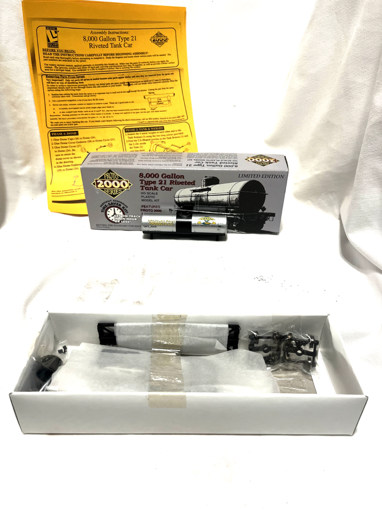 Proto 2000  8,000 Gallon Type 21 Riveted Tank Car American Maize #15431 - DG315