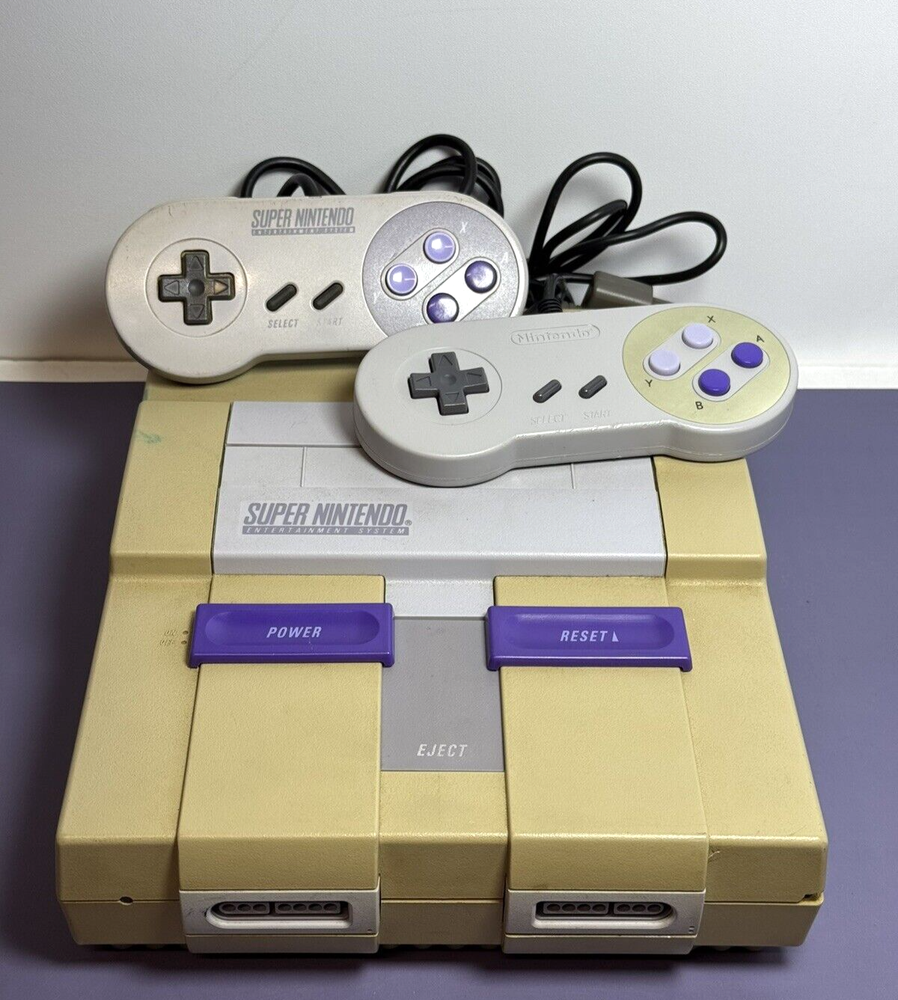 Super Nintendo SNES Console in Good Condition w Controllers  *Untested*