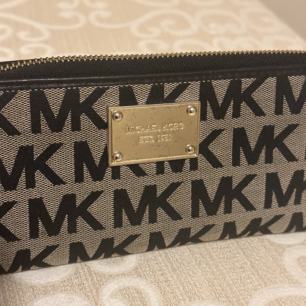 Michael Kors Wallet Jet Set Continental Full Zip Signature Beige Black Beige