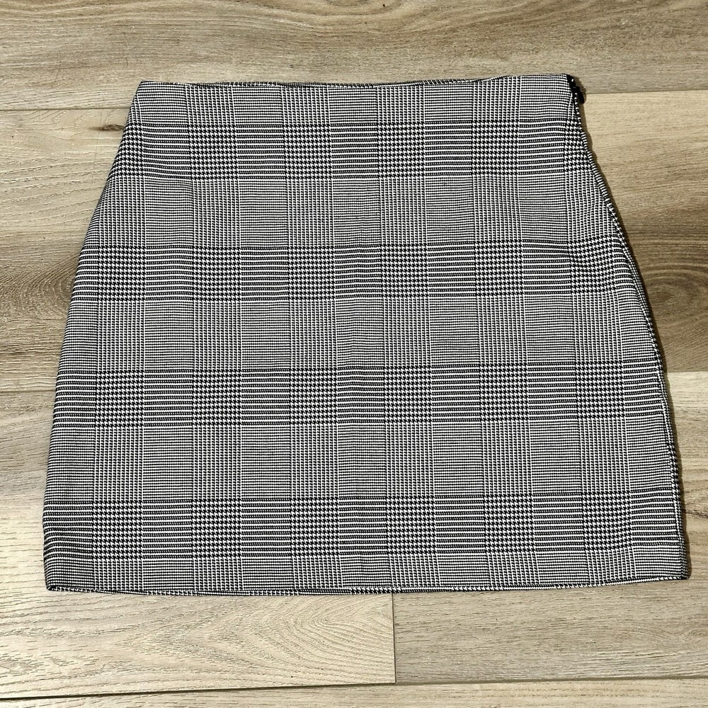 Forever 21 Black and White Houndstooth Mini Skirt