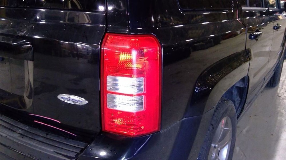 08-17 Jeep Patriot Right Tail Light 1419549 OEM Replacement