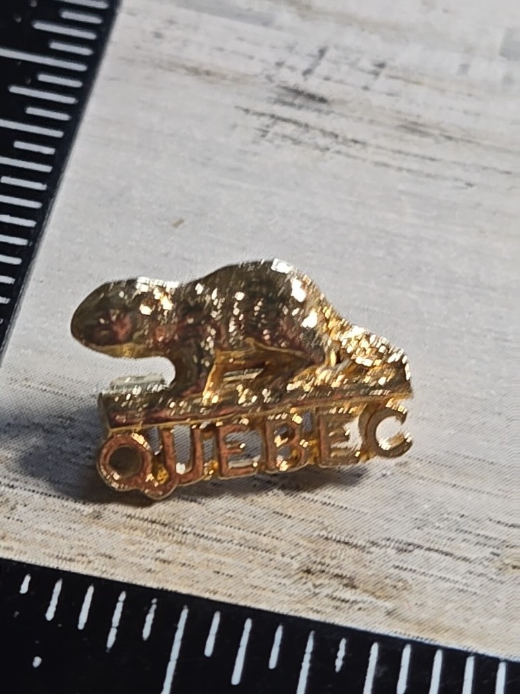 Gold Tone Quebec Beaver Travel Pin Hat Lapel O7